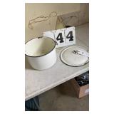 Metal cook pot with lid