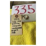 Lady 14 kt gold ring 2.6 grams with small diamond