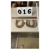 4 Horse Shoes and Post