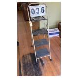 32 inch step ladder