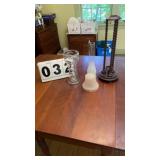 1 wood and 4 glass items(wood item has a broken