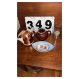 2 tea pots, glass dish and candle.