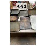 7 baking pans and other kitchen items