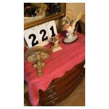 2 Ducks and 1 wall hanging mount.
