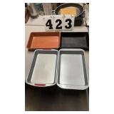 4 Baking pans