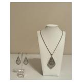 Kendra Scott Earring & Necklace Set