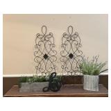 Farmhouse Wall & Tabletop Decor