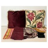 Throw Pillows, Placemats, Napkins & Doilies