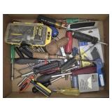Asst Screwdrivers and Utility Blades Set