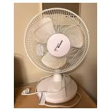 Hawaiian Breeze White Plastic Table Fan