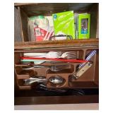 Cutlery Drawer Organizer with Utensils