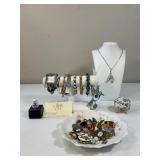 Fashion Jewelry, Brooches & Pendants