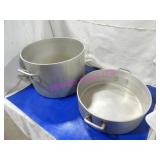 LOT, 2 PCS ASST SIZE ALUM STOCK POTS NOTES!