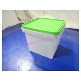 LOT, 28PCS PLASTIC BINS W/ LIDS