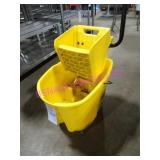 1X, RUBBERMAID PORTA MOP BUCKET