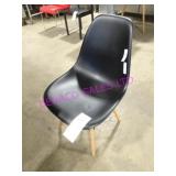 8X, WOOD LEG BLACK PLASTIC CHAIR