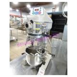 1X, GLOBE SP10 10QT MIXER W/ 3 ATTACHMENTS