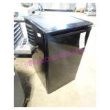 1X, 19'X33' DANBY DCR120BLWEY 1DR MINI COOLER