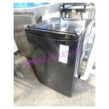 1X, 20.5'X33' DANBY DCR412BL 1DR MINI COOLER
