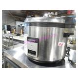 1X, CUCKOO CR-3032 S/S T/T RICE COOKER - SIDE DENT