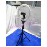 1X, UBEESIZE RING LIGHT ON ADJ HEIGHT TRIPOD NOTE