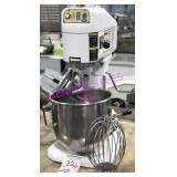 1X, GLOBE SP8, 8 QT MIXER W/ 2 ATTACHMENTS