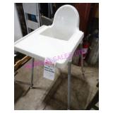 2X, PLASTIC HIGH CHAIR FOR BABY