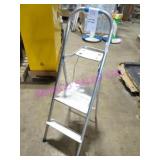 LOT, 2 STEP STEEL STEP LADDER