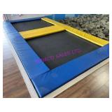TRAMPOLINE W/ FOAM PIT