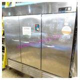 1X, 82"X83"T BEVERAGE-AIR 3DR S/S PORTA FREEZER
