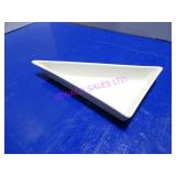 LOT, 13PCS TRIANGULAR DEEP PLATES