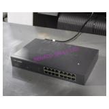 1x TP-Link 16 port Gigabit Desktop Switch