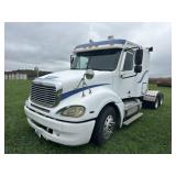 (T) 2004 Freightliner Conventional Columbi SE