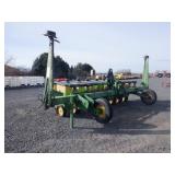 3 Pt. John Deere 7300 MaxEmerger2 Vac. 8R Planter