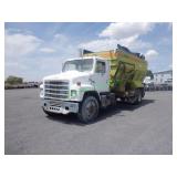 1985 International Feed Truck w/Loewen 687 Mixer
