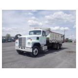 1999 International Truck w/ Manure Bed