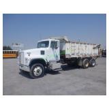 1999 International 5000 Truck w/ Manure Bed