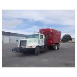 1999 International Truck w/ Supreme Feed/Mixer