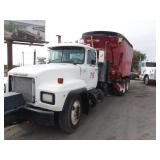 2000 Mack Truck Supreme Feed Box