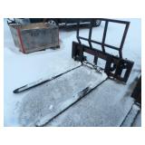 John Deere 260-265 Mount 5ft Adj. Pallet Forks