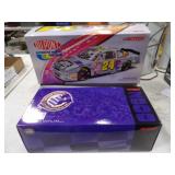 Action Dupont Racing #24 Jeff Gordon 2000 1:24