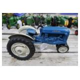 ERTL Ford 2000 Metal Die Cast Tractor from