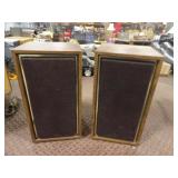 2 Magnavox Speakers 8.25inWx15inTx7.75inD