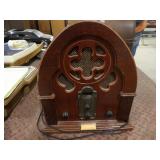 Thomas Mod.1392 Cathedral Radio