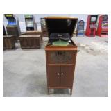 Brunswick 210 Record Player,Wind Up 20x21.75x45.5