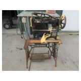 Singer Sewing Machine 29-4 on Stand