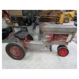 ERTL IH Pedal Tractor