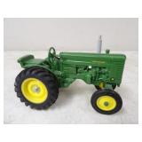 ERTL 1/16 John Deere M Dubuque 1947-1952 SeriesIII