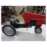 ERTL Case IH Pedal Tractor