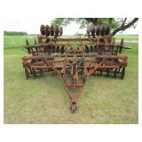 IH 470 Tandem Disc,12ft. Main w/4ft. Flip up Wings